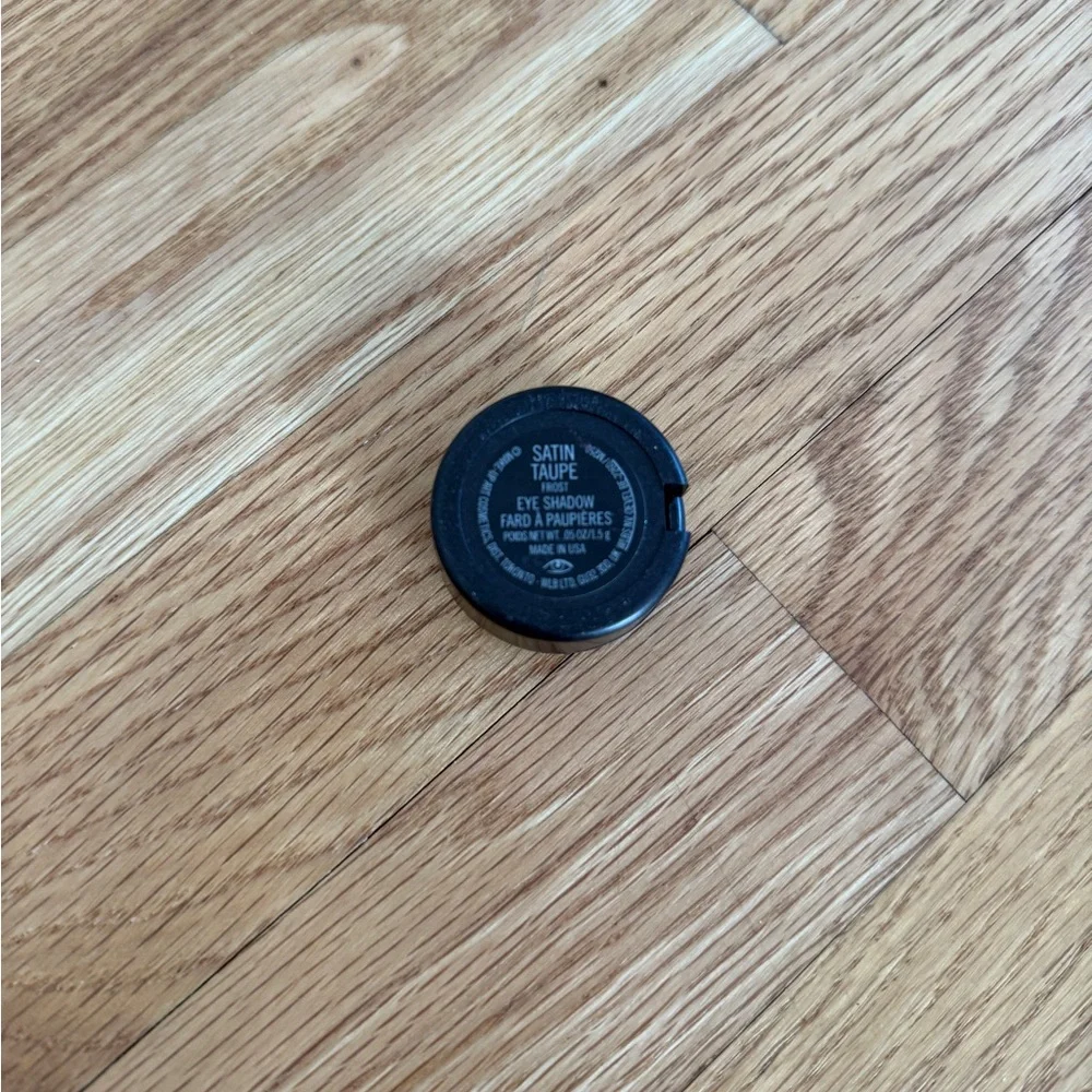 Mac eyeshadow frost eyeshadow satin taupe